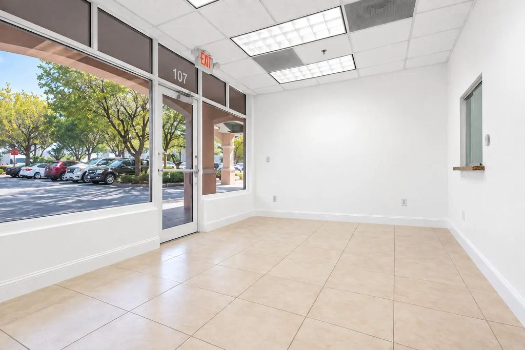 5803 Nw 151st Street #107, Miami Lakes