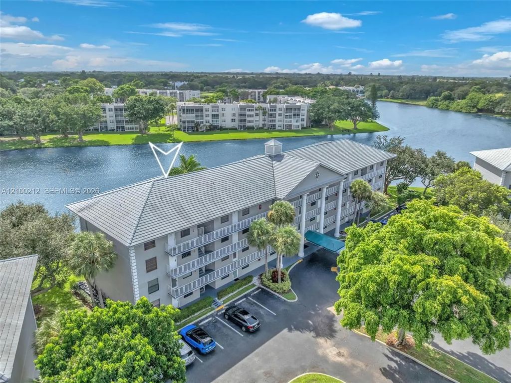 1530 Whitehall Drive #302, Davie