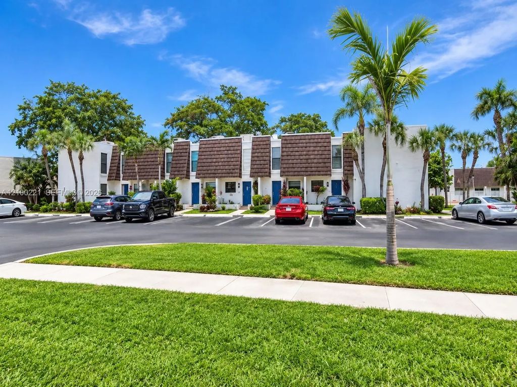 1570 Nw 89th Terrace #1570, Pembroke Pines