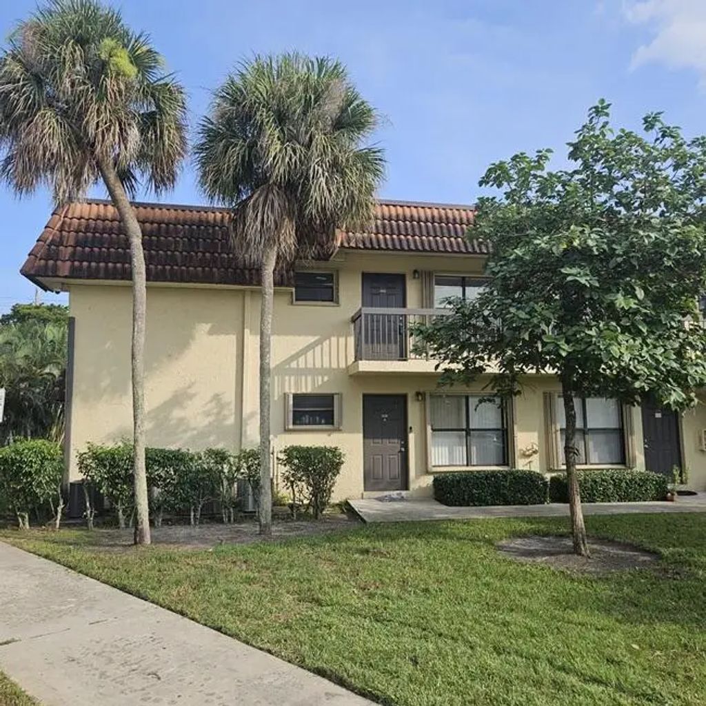 10069 Nw 4th Street #204, Pembroke Pines