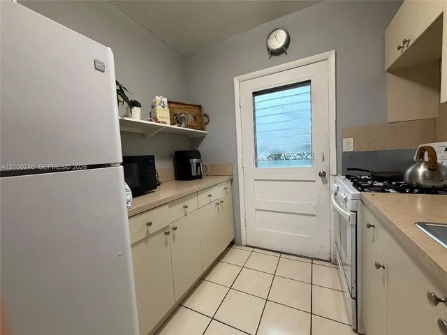 4 of 14 - 821 Jefferson Avenue #5, Miami Beach, FL