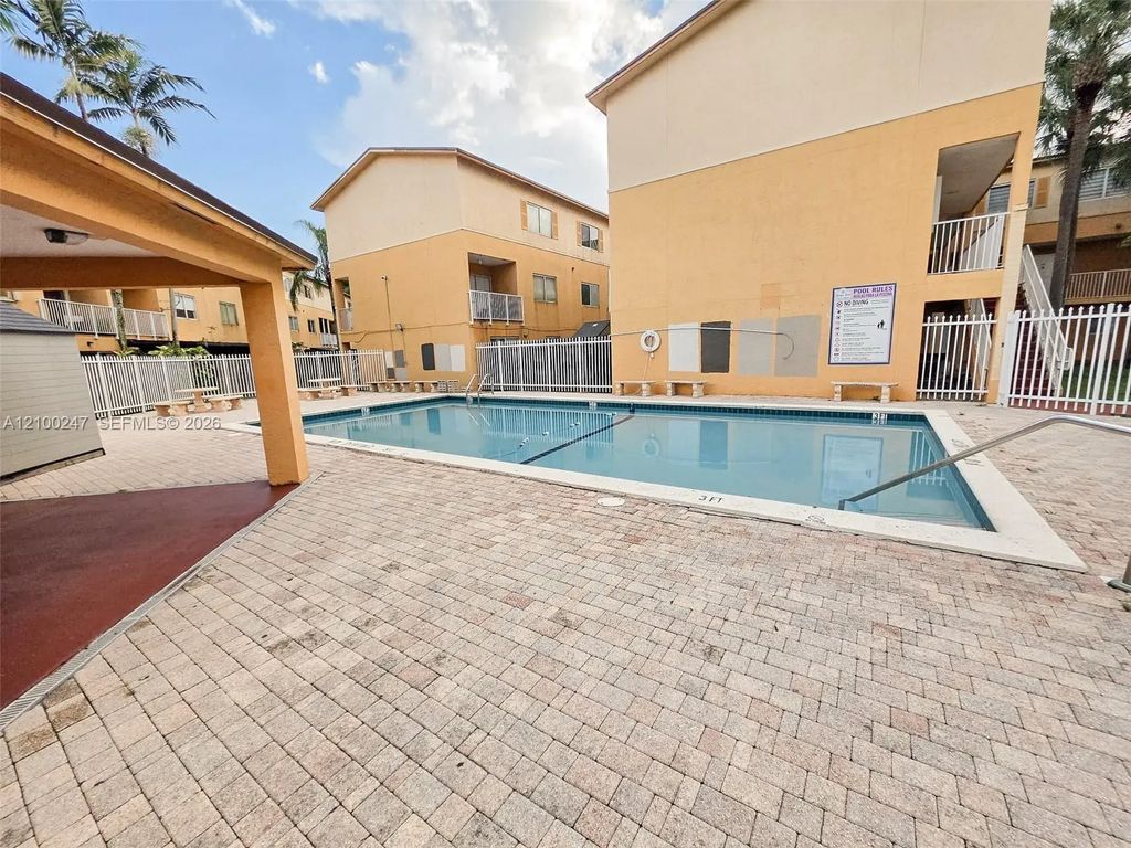 6235 Kendale Lakes Circle #236, Miami