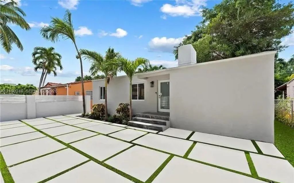 2810 Sw 12th Street, Miami