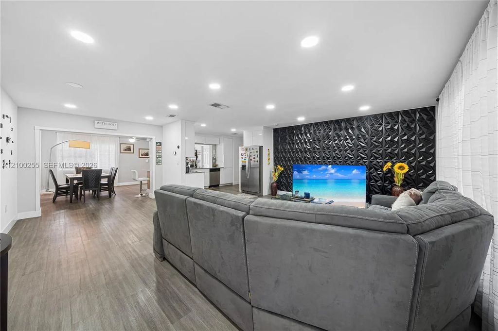 6451 Scott Street, Hollywood