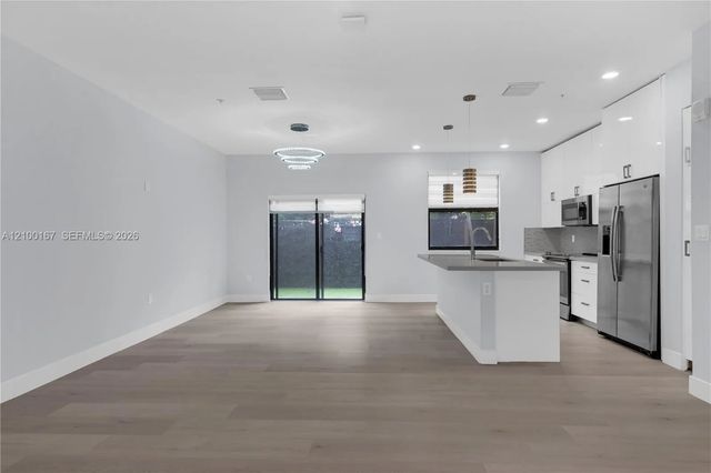 4 of 40 - 10413 Nw 82nd Street #3, Doral, FL
