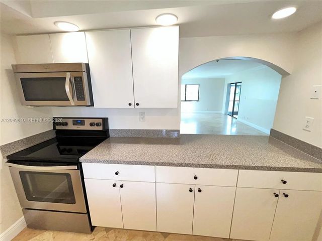 5 of 25 - 153 Lakeview Drive #103, Weston, FL