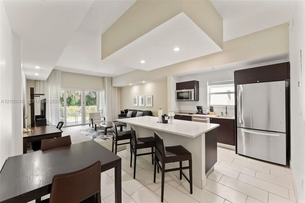 5300 Nw 87th Avenue #408, Doral