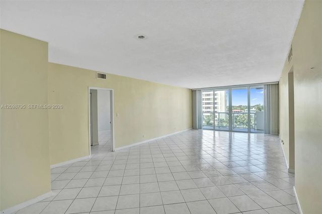 3 of 20 - 5601 Collins Avenue #620, Miami Beach, FL