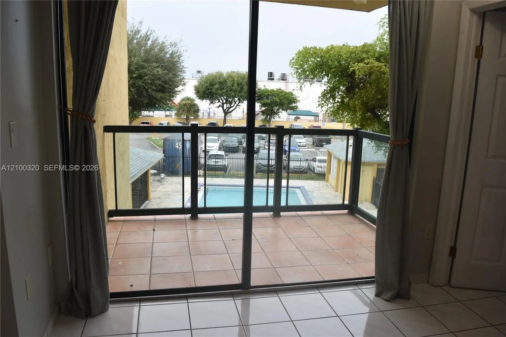11800 Sw 18th Street #306-4, Miami