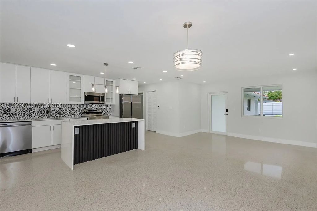 1025 Sw 11th Street #1025, Miami