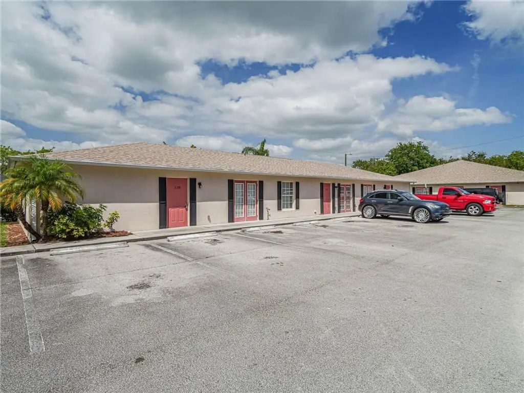 528 13th Place #528, Vero Beach