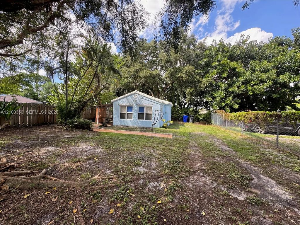 215 Columbus Parkway, Hollywood