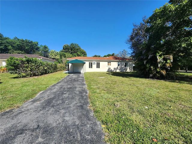 4 of 24 - 12000 Ne 10th Avenue, Biscayne Park, FL