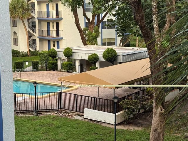 5 of 7 - 5961 N Falls Cir Drive #306, Lauderhill, FL