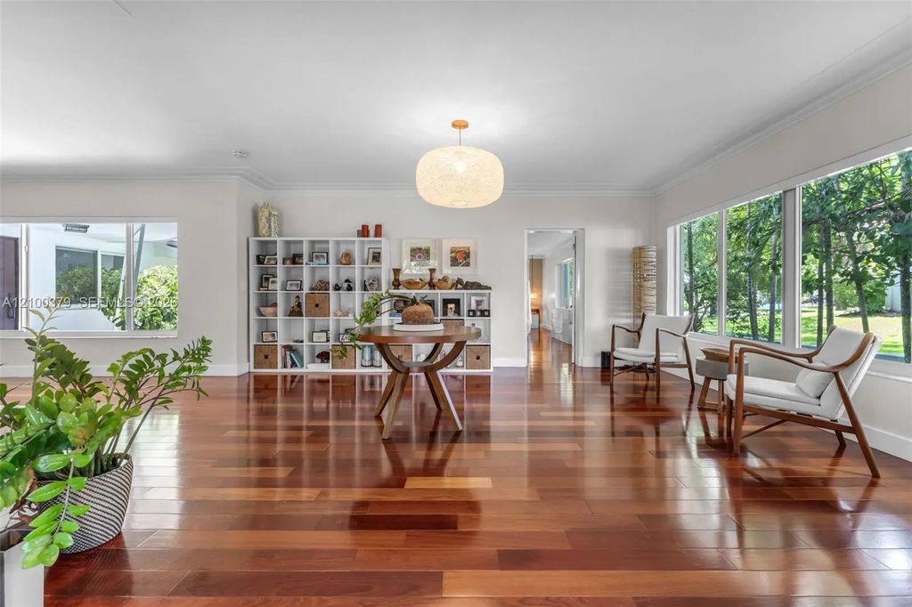 8 Pinta Road, Miami