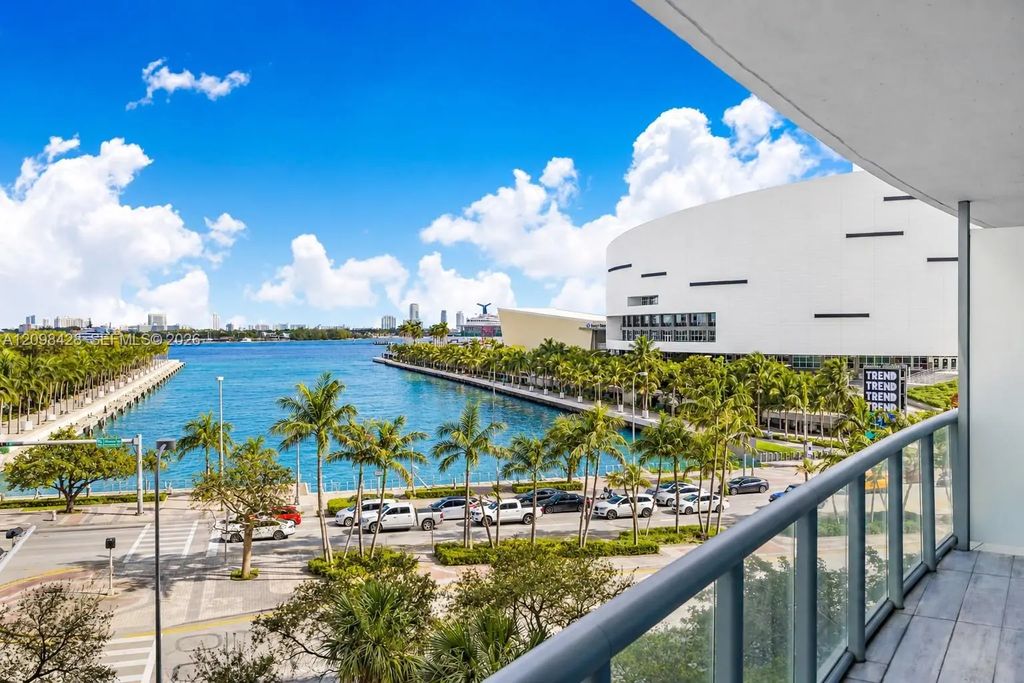 888 Biscayne Boulevard #411, Miami