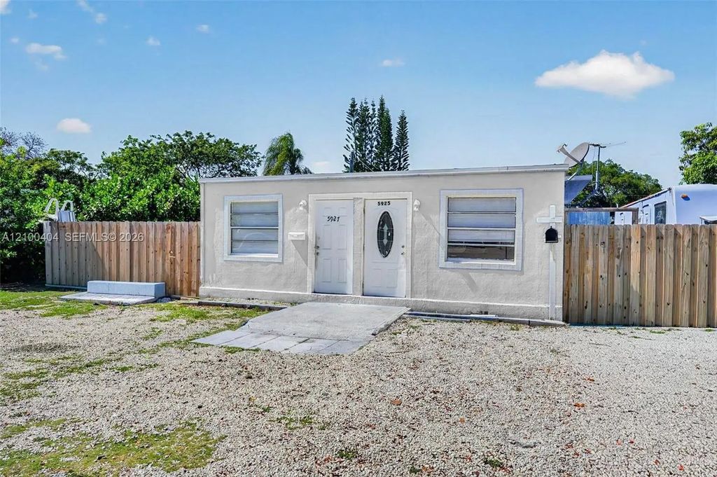 5925 Sw 64th Street, South Miami