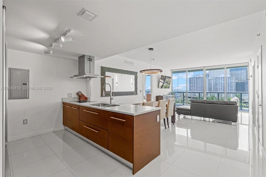 495 Brickell Avenue #905, Miami