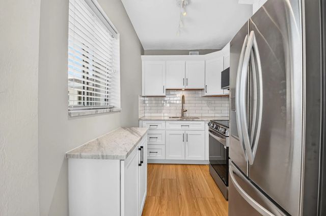 4 of 19 - 2290 Sunset Avenue #20, Lake Worth Beach, FL