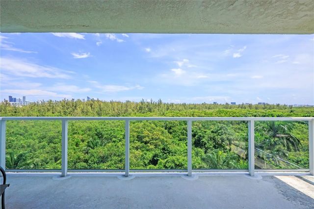 5 of 38 - 14951 Royal Oaks Lane #709, North Miami, FL