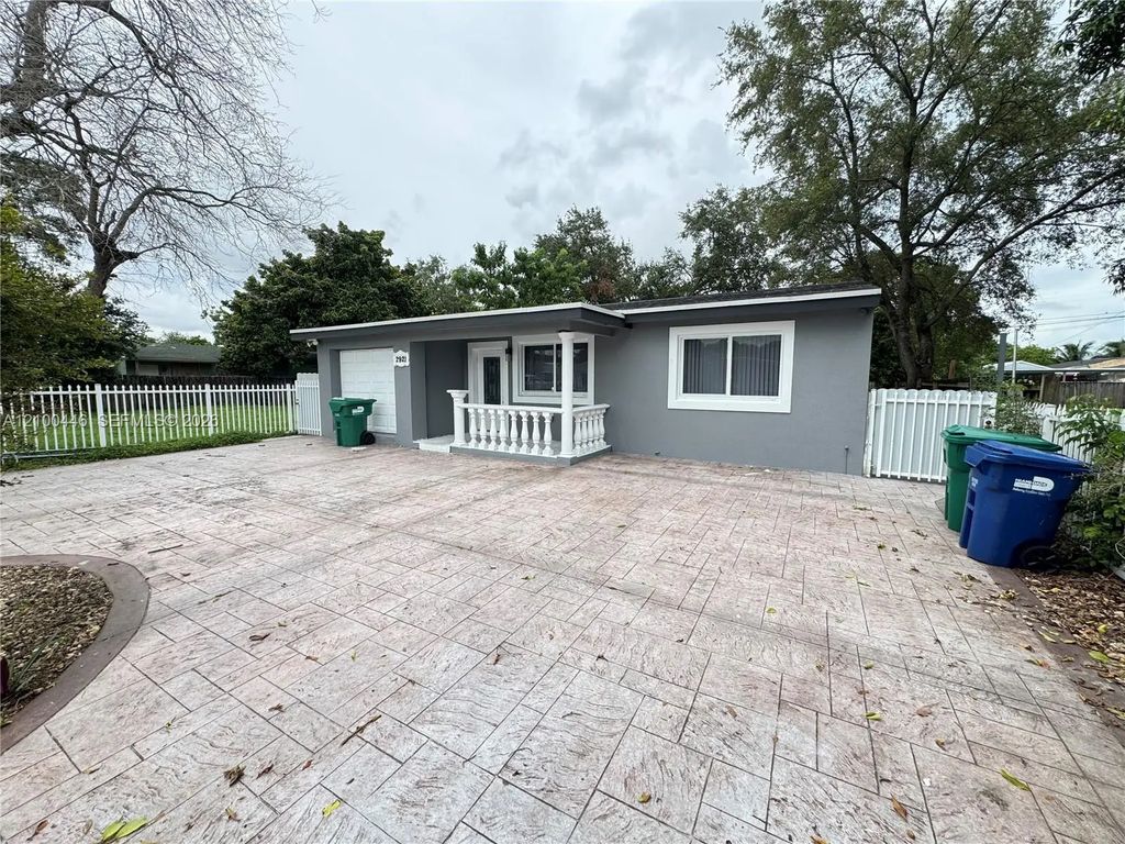2921 Nw 94th Street #2921, Miami