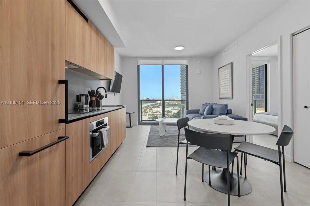 121 Ne 5th Street #1813, Miami