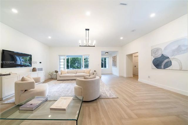 5 of 24 - 420 Ne 55th Terrace, Miami, FL