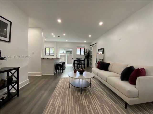 4 of 18 - 3955 Sw 69th Avenue, Miami, FL