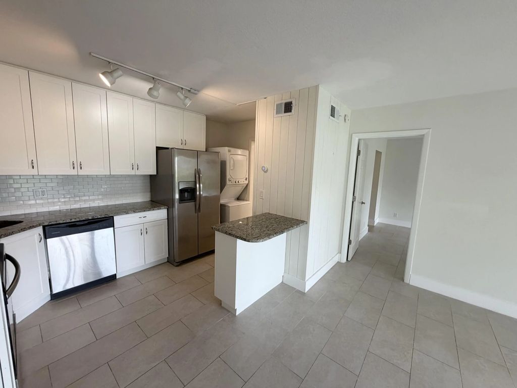 1112 Green Pine Boulevard #f1, West Palm Beach