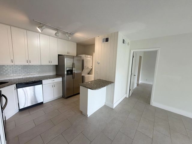 1112 Green Pine Boulevard #f1, West Palm Beach