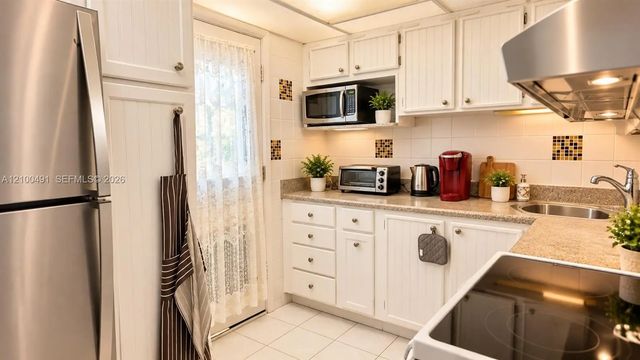 4 of 8 - 16900 Ne 14th Avenue #214, Miami, FL