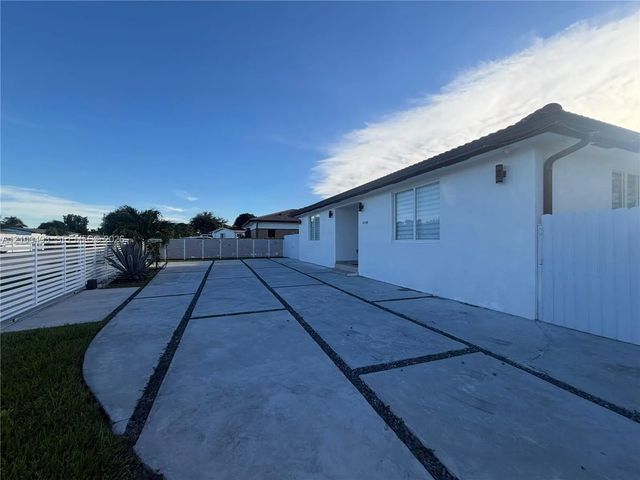 4 of 19 - 14100 Jefferson Street, Miami, FL