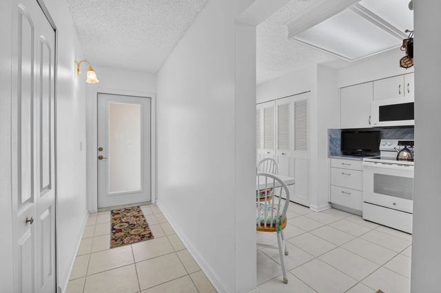 3 of 50 - 14527 Bonaire Boulevard #110, Delray Beach, FL