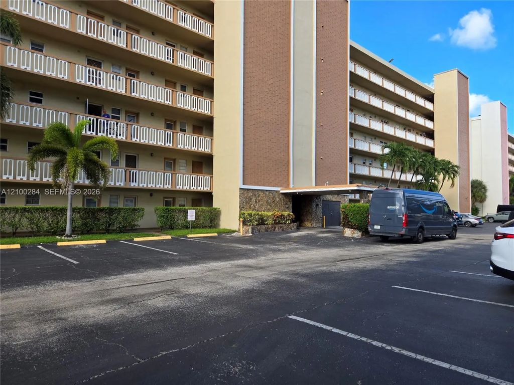 900 Ne 12th Avenue #608, Hallandale Beach