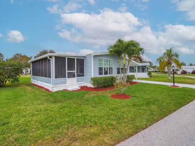 4 of 27 - 395 Ne Jade Circle, Jensen Beach, FL
