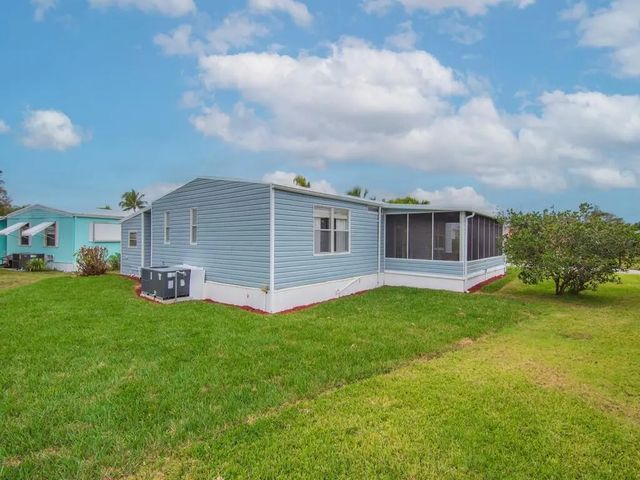 5 of 27 - 395 Ne Jade Circle, Jensen Beach, FL