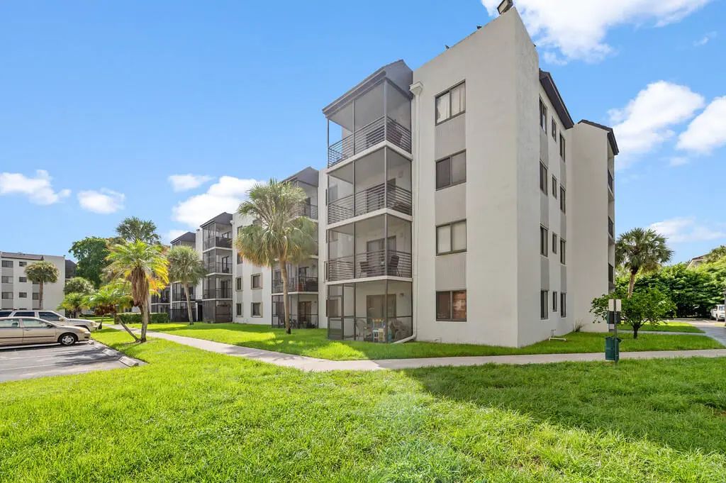 3720 N Pine Island Road N #330, Sunrise