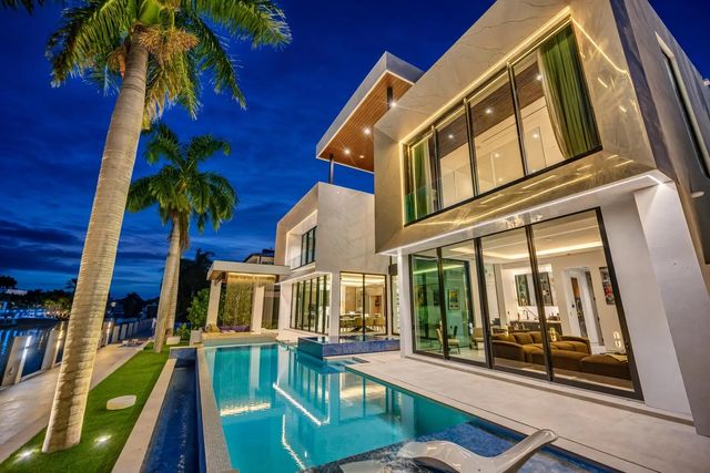 2856 Ne 26th Place, Fort Lauderdale