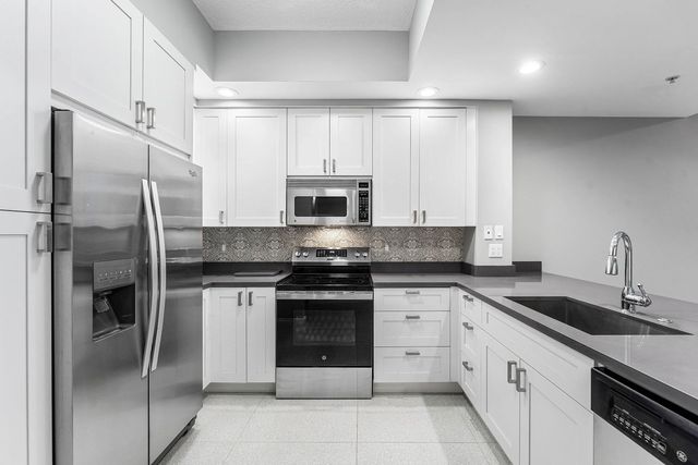 4 of 55 - 801 S Olive Avenue #unit 820, West Palm Beach, FL