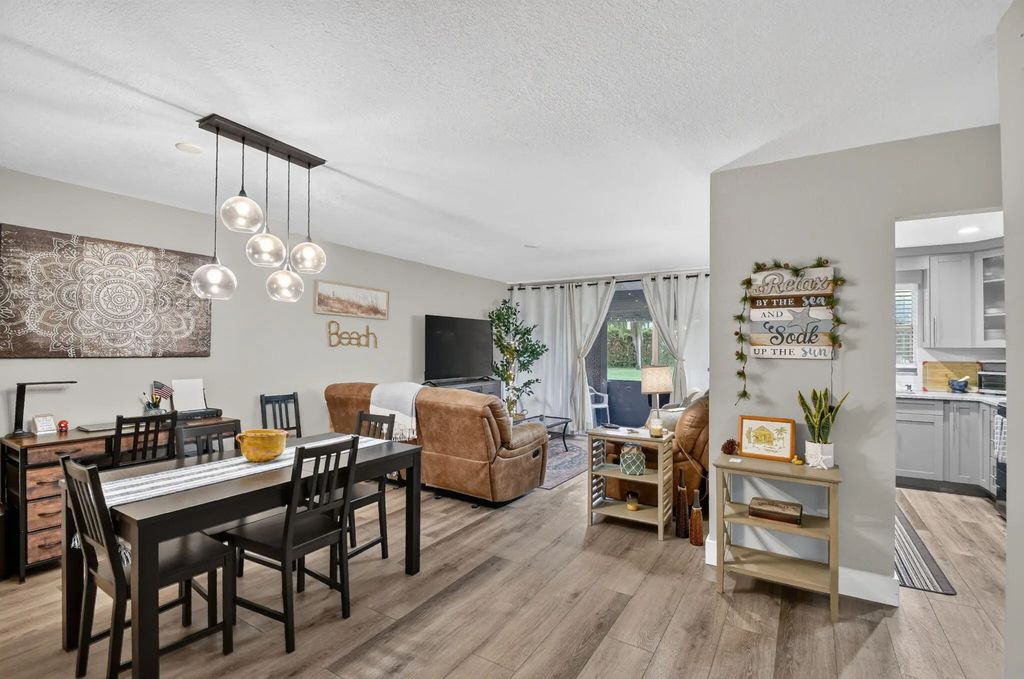 500 Davis Road #25, Palm Springs