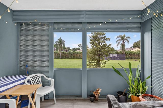 3 of 32 - 500 Davis Road #25, Palm Springs, FL