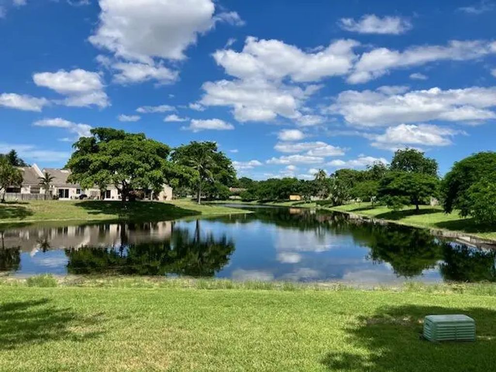 1057 Nw 50th Drive, Deerfield Beach