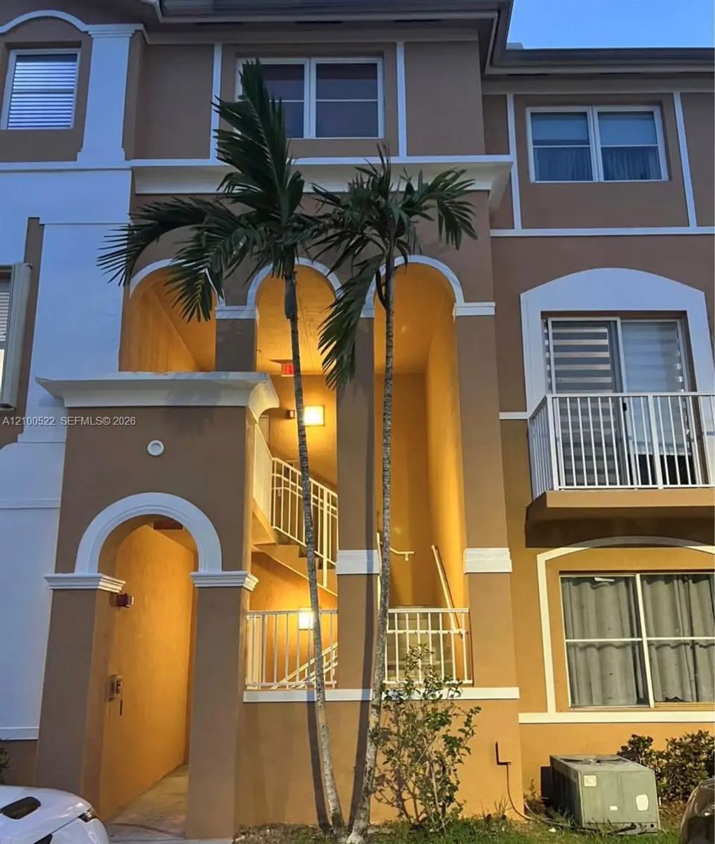 17800 Nw 73rd Avenue #205-21, Hialeah