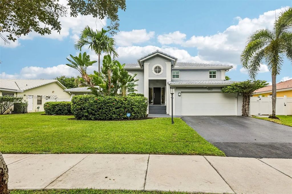 5821 Hawkes Bluff Avenue, Davie