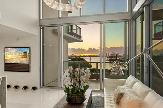 3 of 46 - 900 Biscayne Boulevard #701, Miami, FL