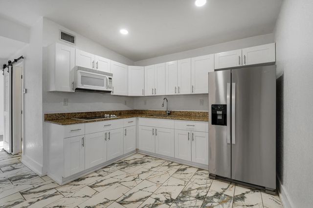 3 of 24 - 130 Plum Tree Drive, Lake Worth, FL