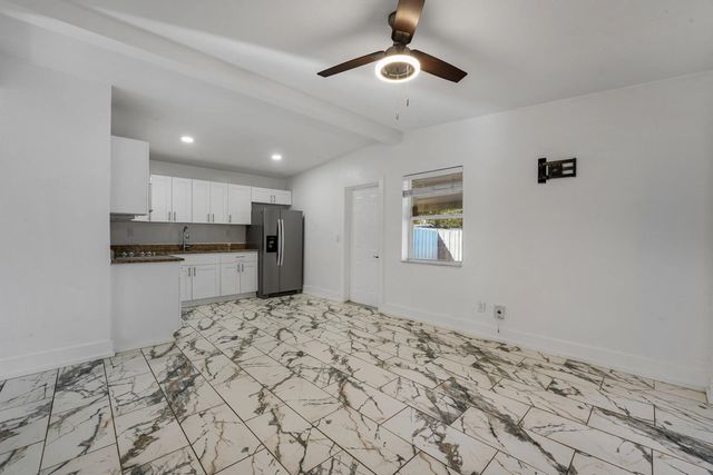 5 of 24 - 130 Plum Tree Drive, Lake Worth, FL
