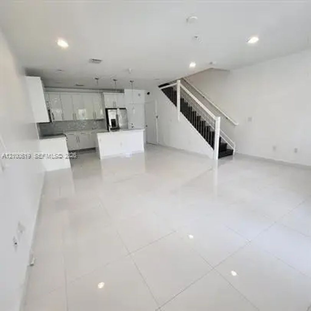 2610 Ne 213th Street #105, Miami