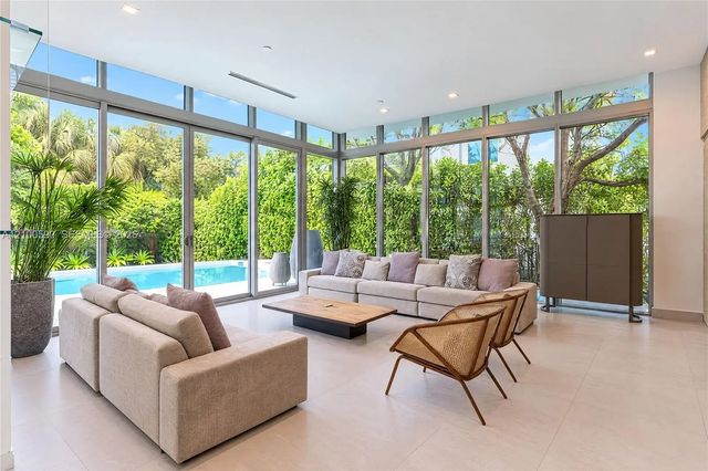 4 of 46 - 110 Reef Lane #10, Key Biscayne, FL