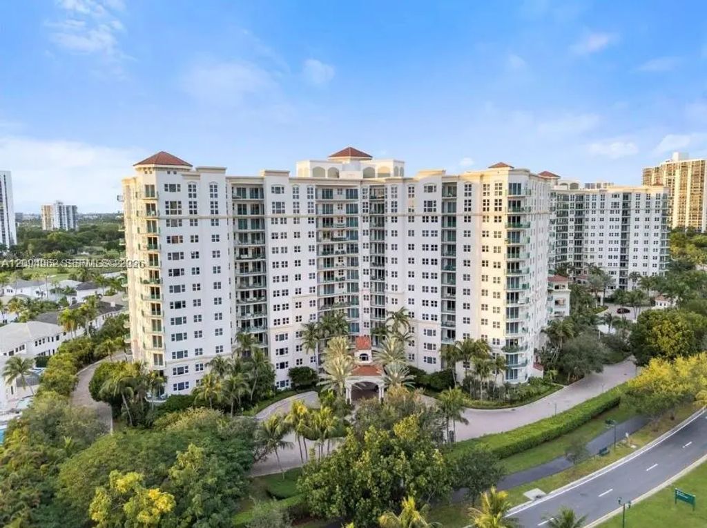 19900 E Country Club Drive #1209, Aventura